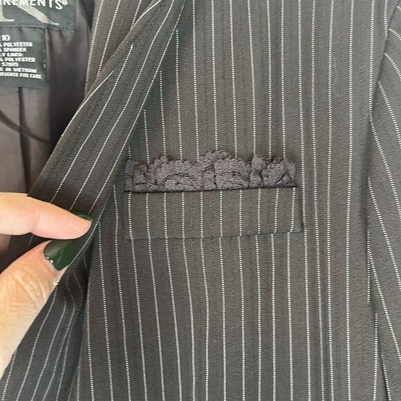 Requirements Dark Brown and White Pinstripe Blazer Size 10 - Picture 4 of 6